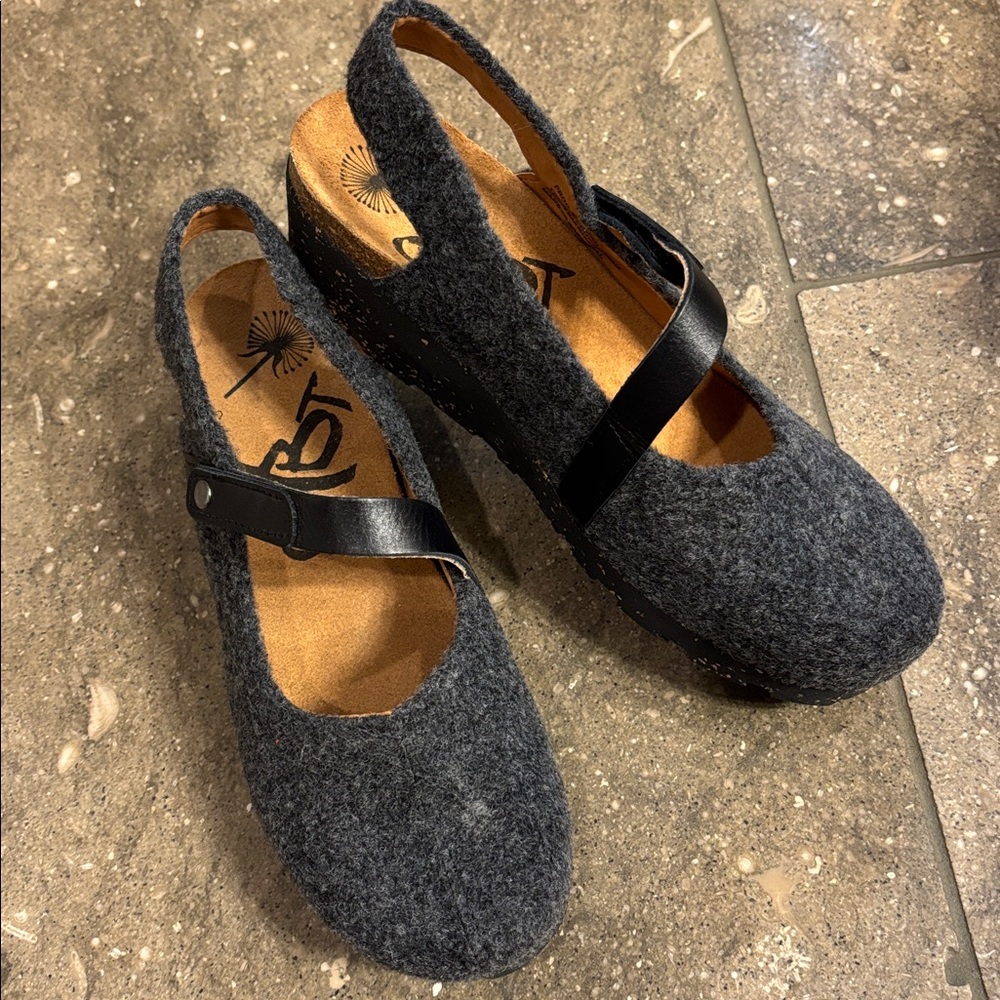 OTBT Mary Jane shoes, 8, NWT, charcoal gray
